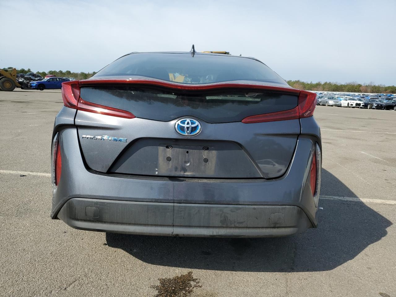 2018 TOYOTA PRIUS PRIM - Image 6