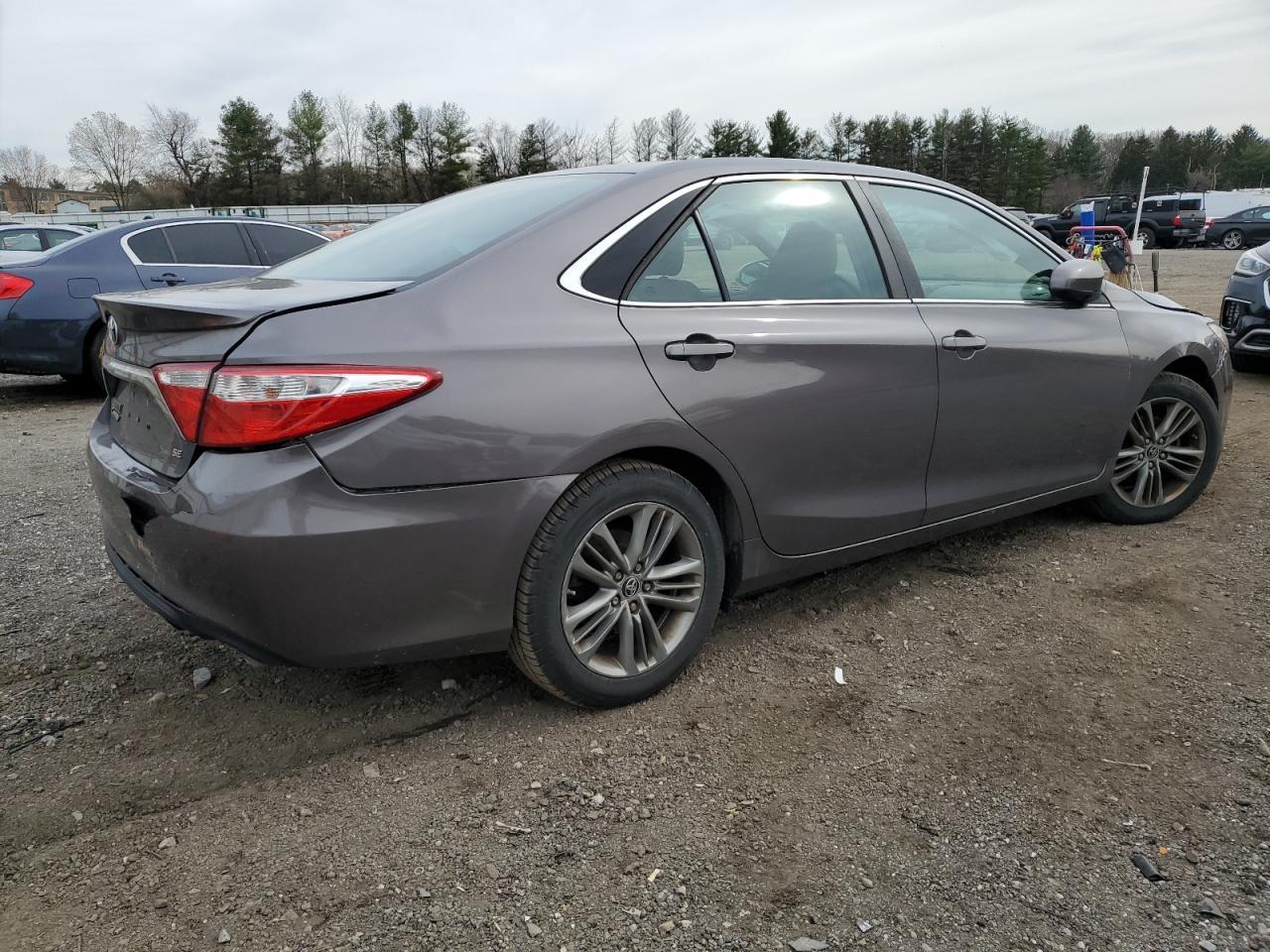 2015 TOYOTA CAMRY LE - Image 3