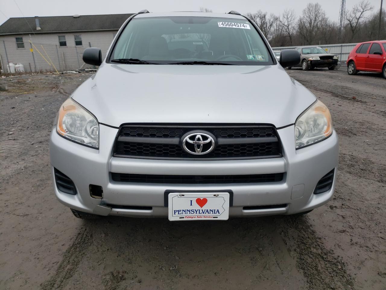 2011 TOYOTA RAV4 - Фото 5