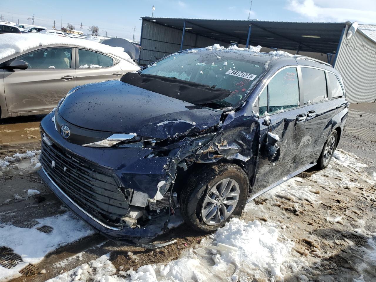 2023 TOYOTA SIENNA XLE car image