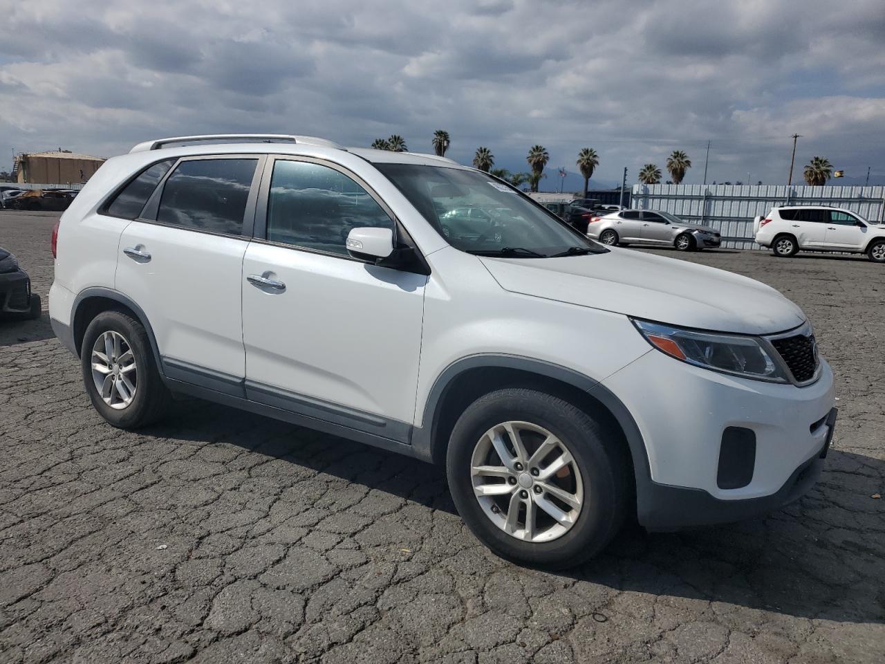 2015 KIA SORENTO LX - Image 4