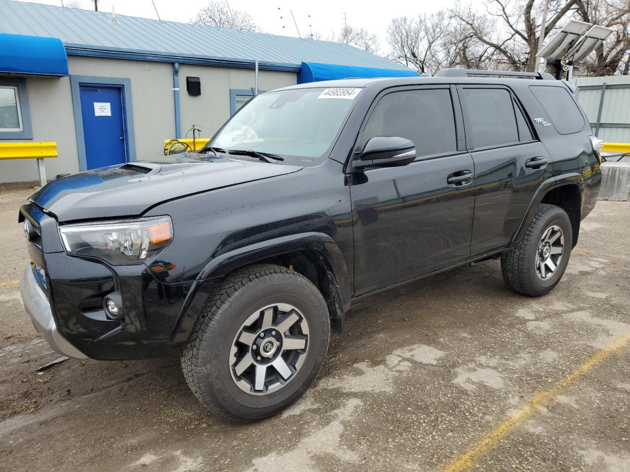 2024 TOYOTA 4RUNNER SR