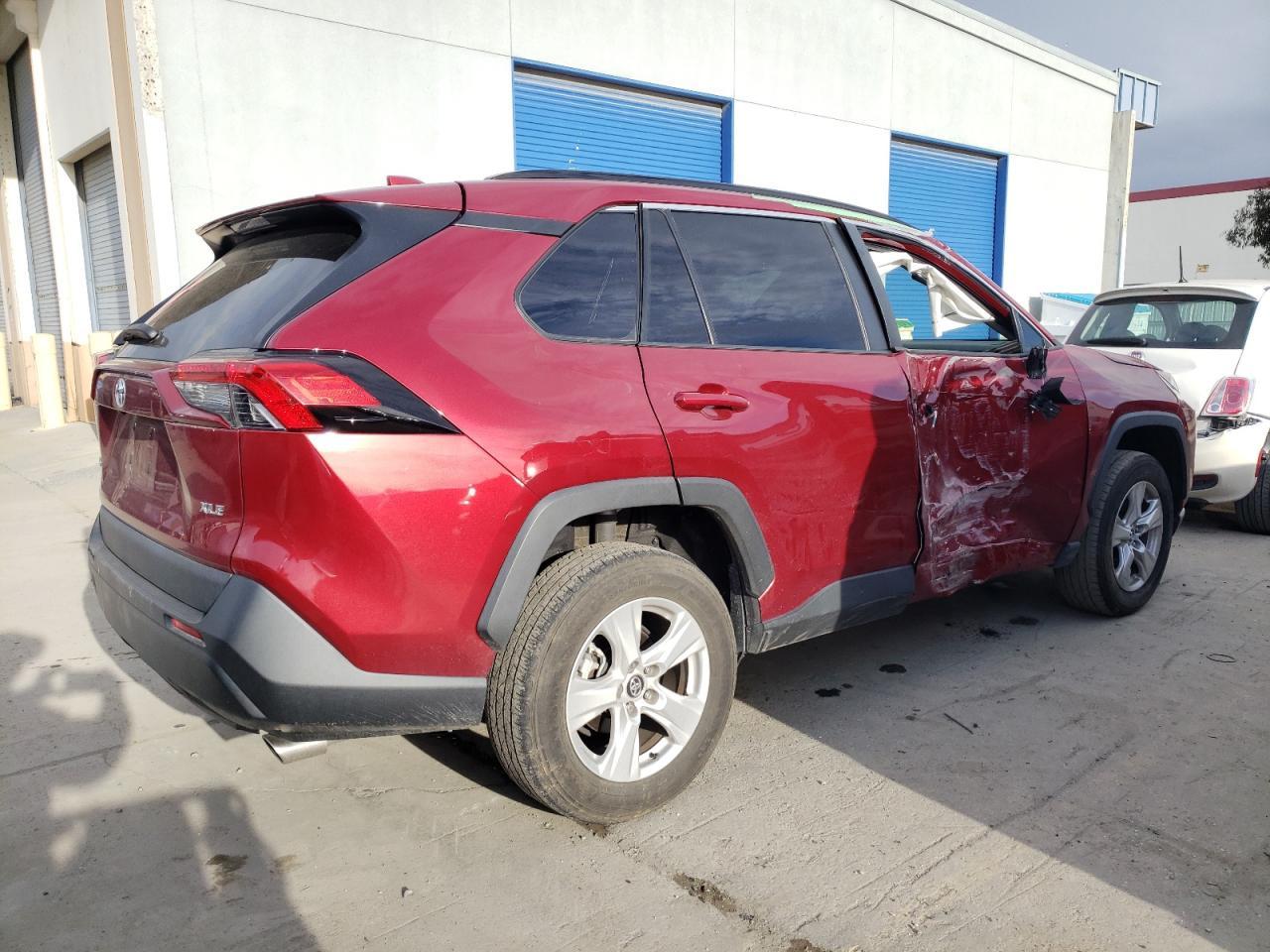 2020 TOYOTA RAV4 XLE - Image 3
