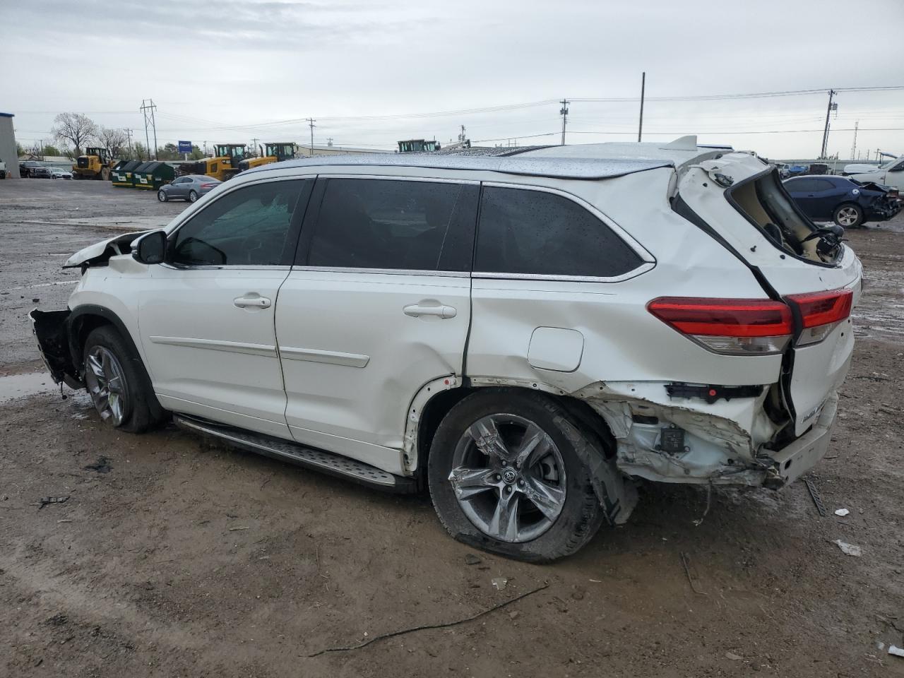 2019 TOYOTA HIGHLANDER - Image 2
