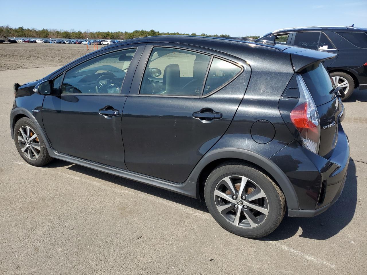 2018 TOYOTA PRIUS C - Image 2