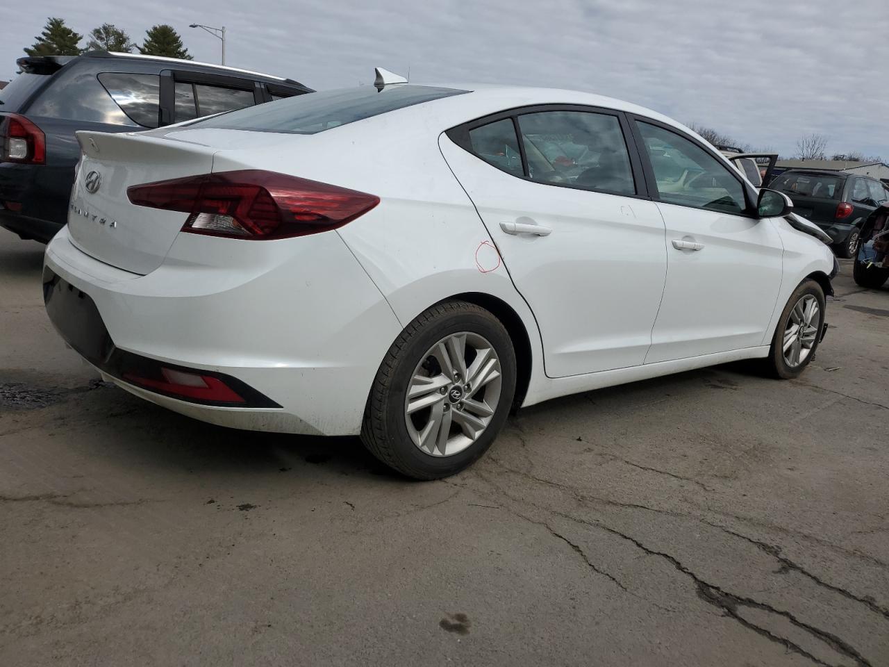 2019 HYUNDAI ELANTRA SE - Фото 3