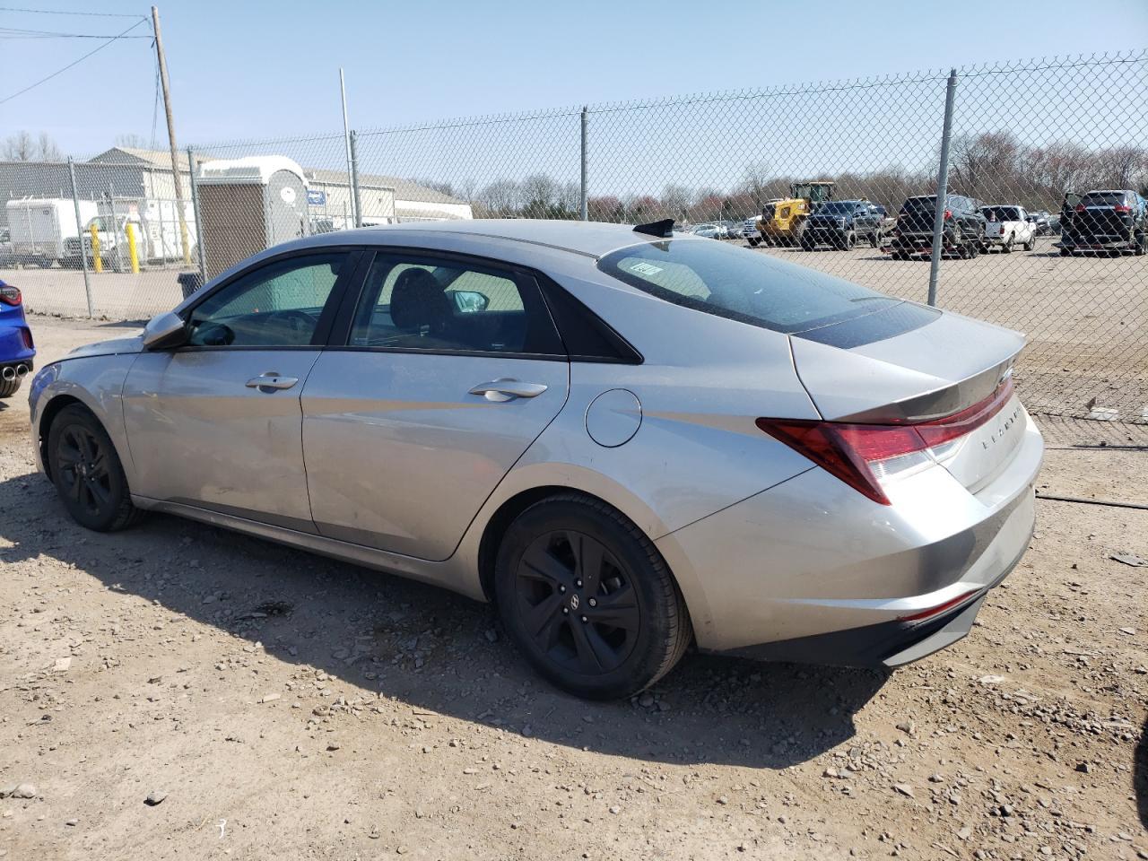 2022 HYUNDAI ELANTRA SE - Фото 2