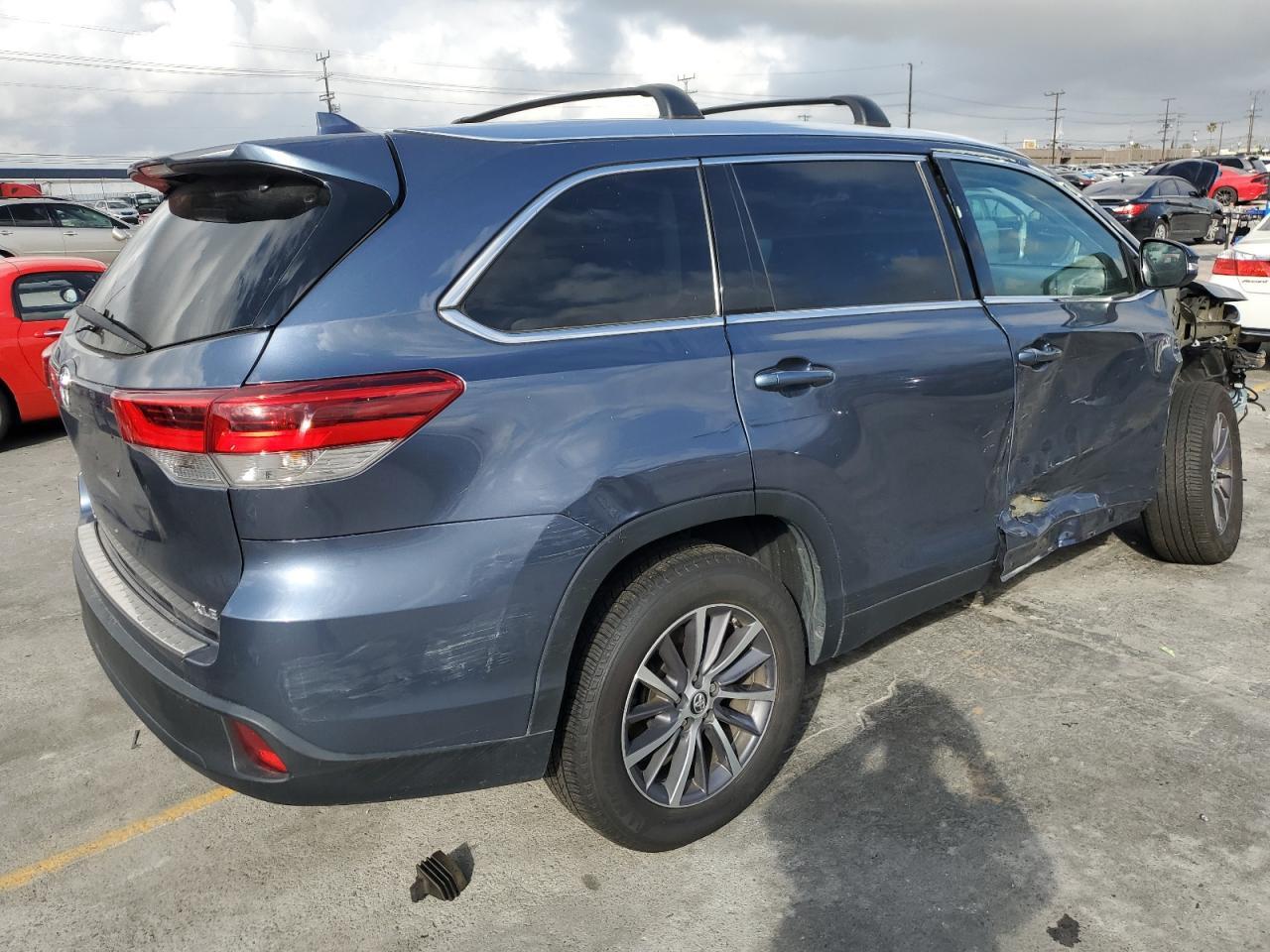 2019 TOYOTA HIGHLANDER - Фото 3