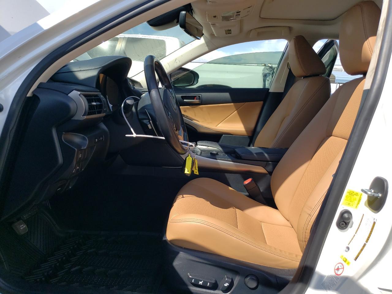 2017 LEXUS IS 200T - Image 7