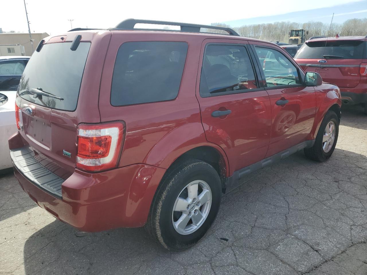 2010 FORD ESCAPE XLT - Image 3