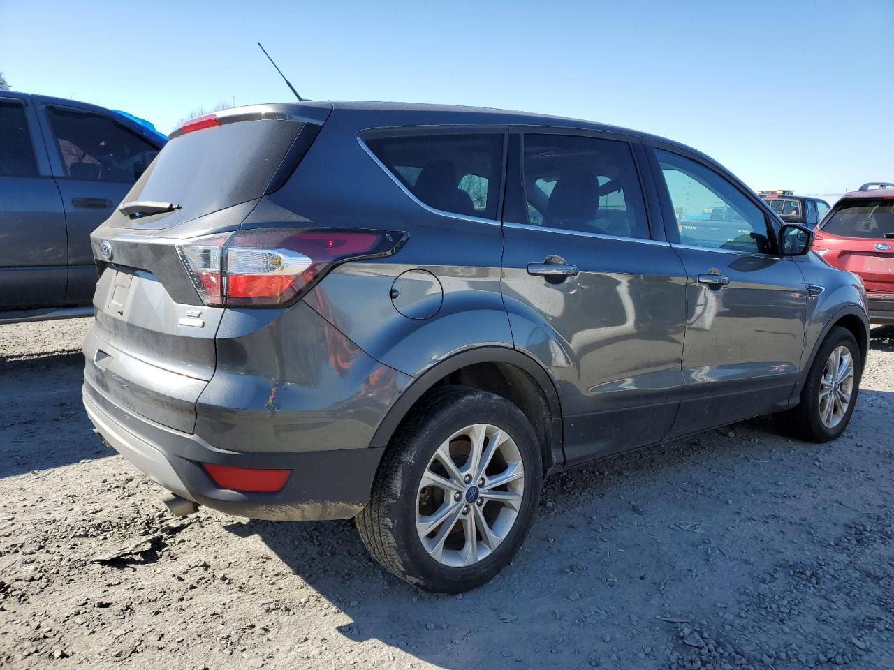 2017 FORD ESCAPE SE - Image 3