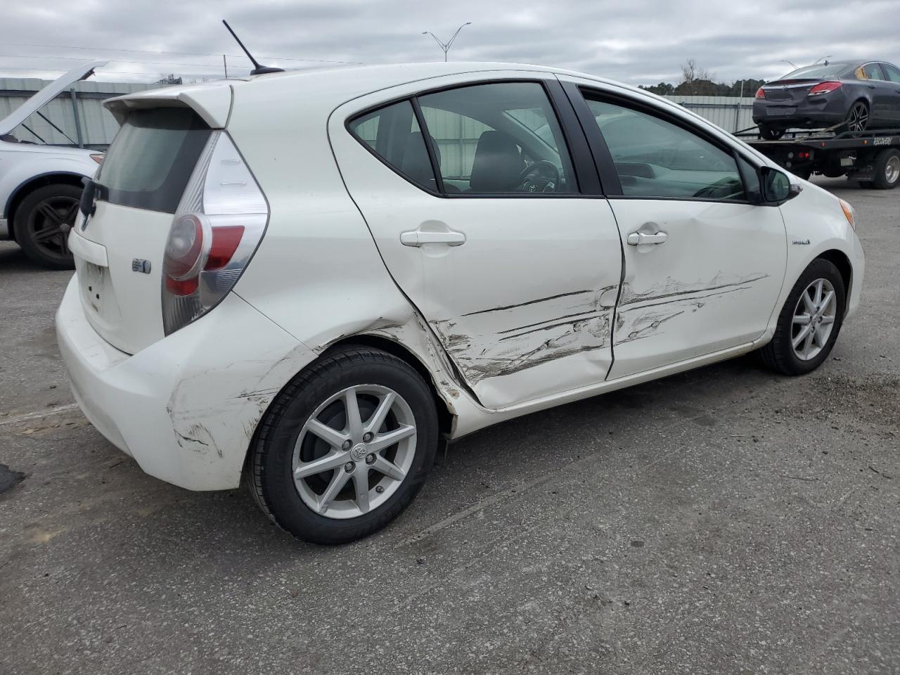 2013 TOYOTA PRIUS C - Фото 3