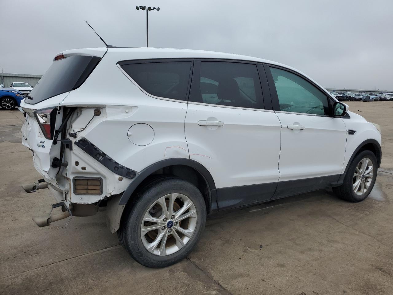 2017 FORD ESCAPE SE - Image 3