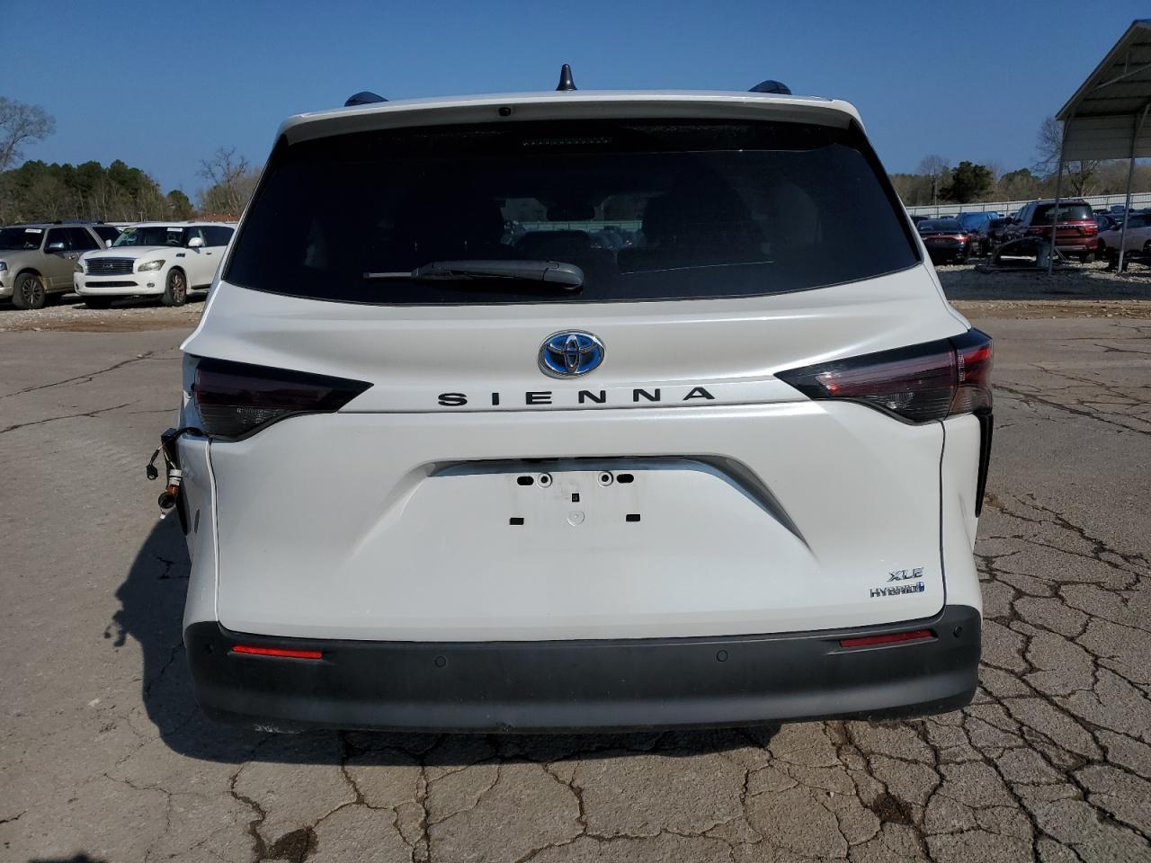 2023 TOYOTA SIENNA XLE - Image 6