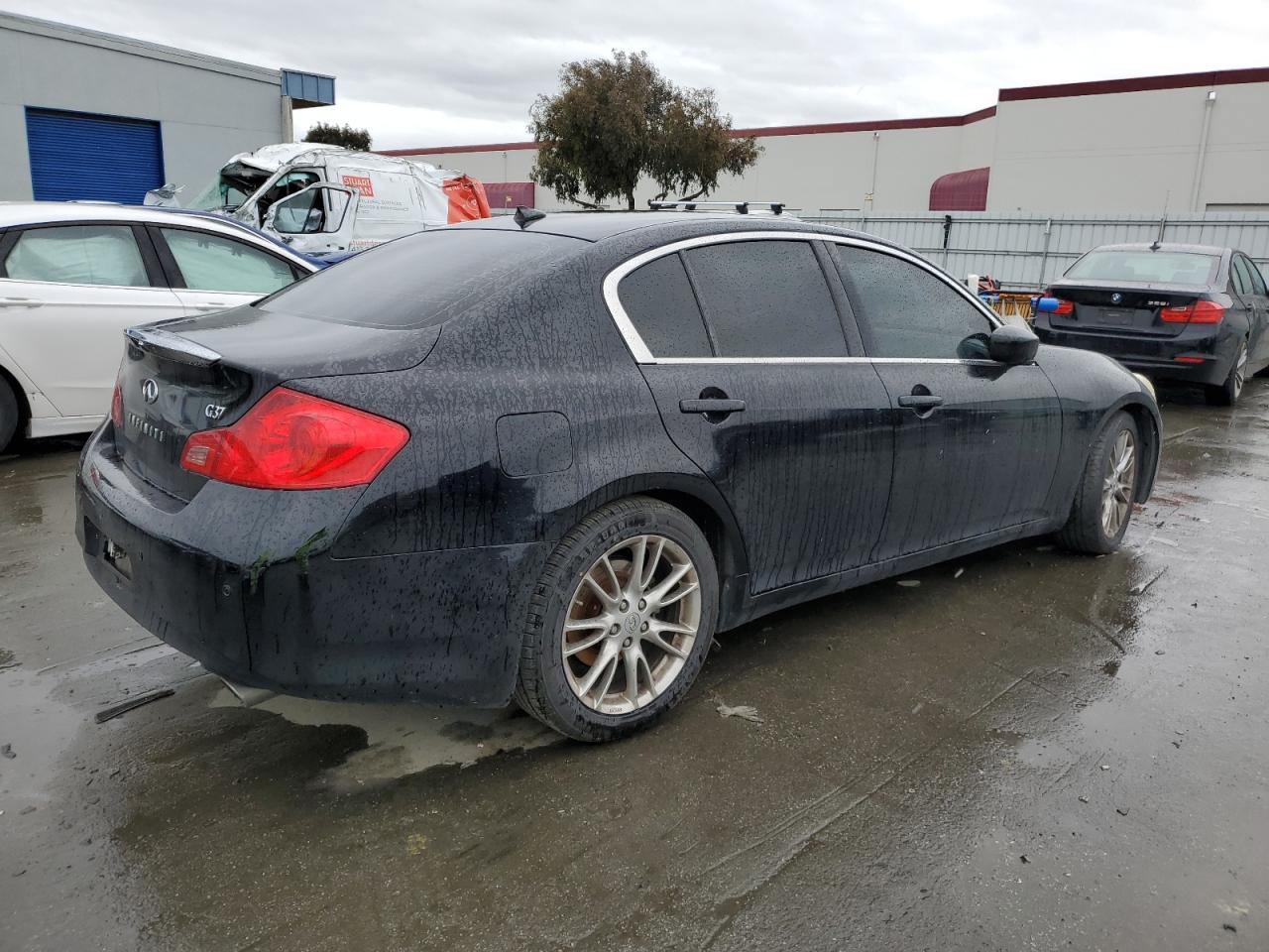 2011 INFINITI G37 BASE - Image 3