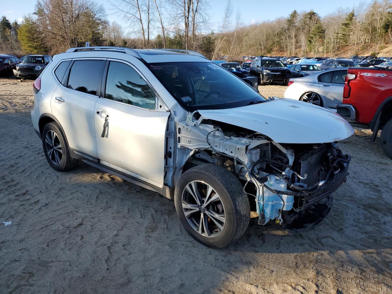 2017 NISSAN ROGUE SV - Image 4