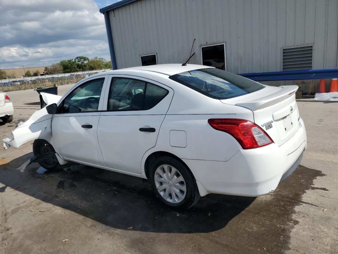 2016 NISSAN VERSA S - Фото 2