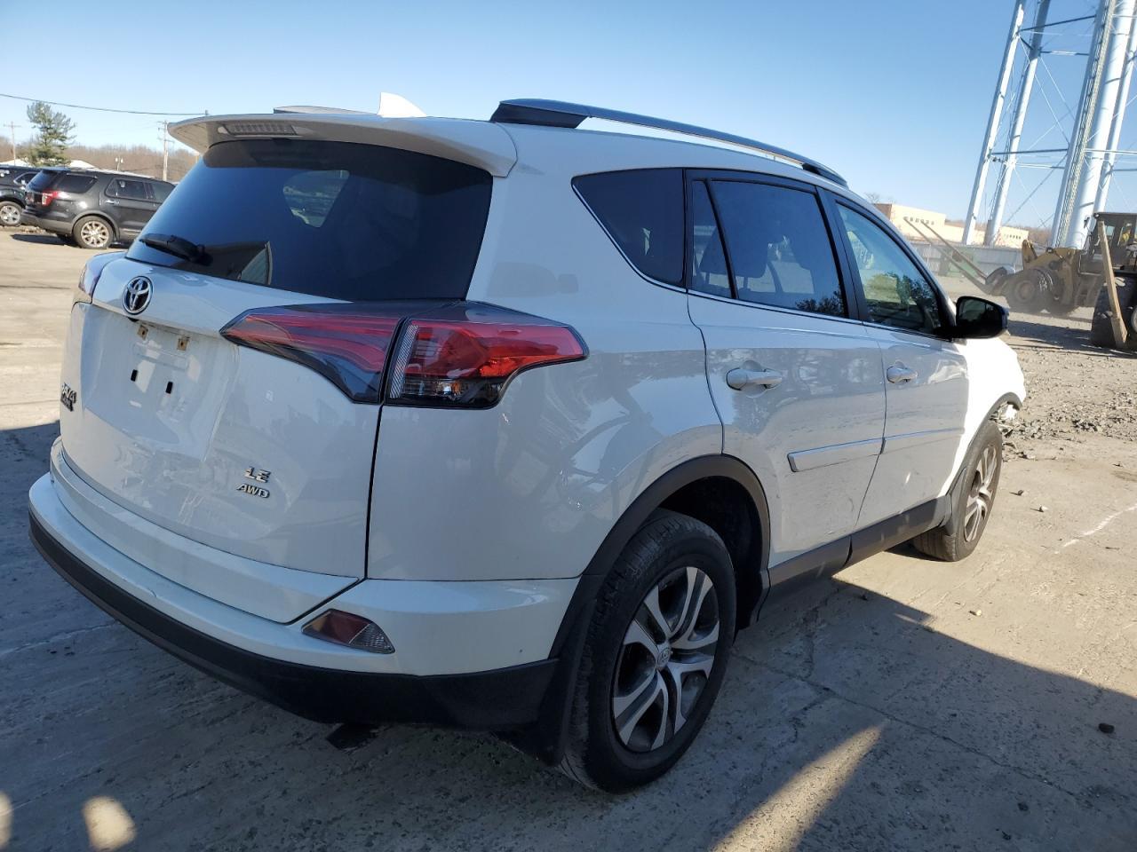 2018 TOYOTA RAV4 LE - Фото 3