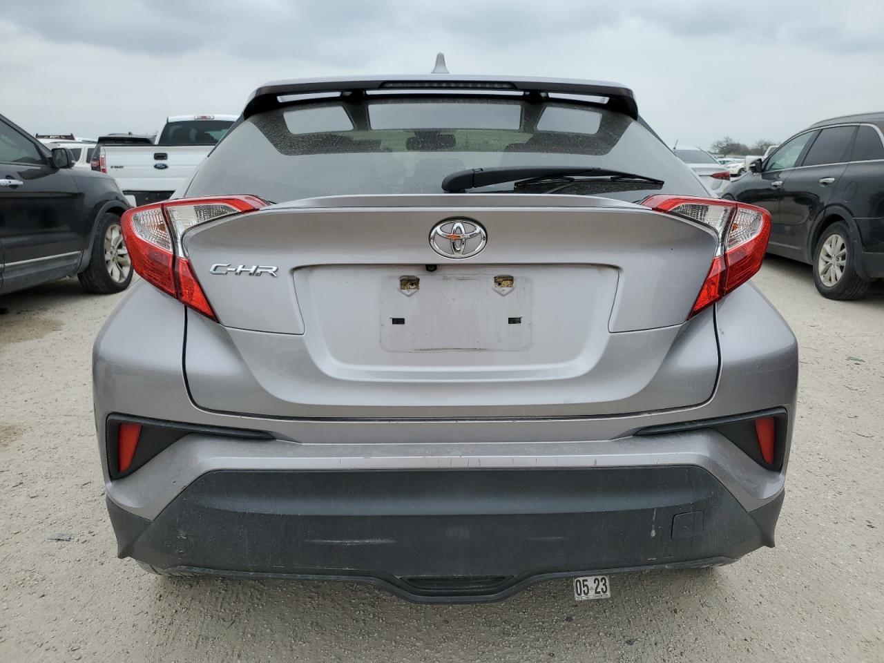 2019 TOYOTA C-HR XLE - Image 6
