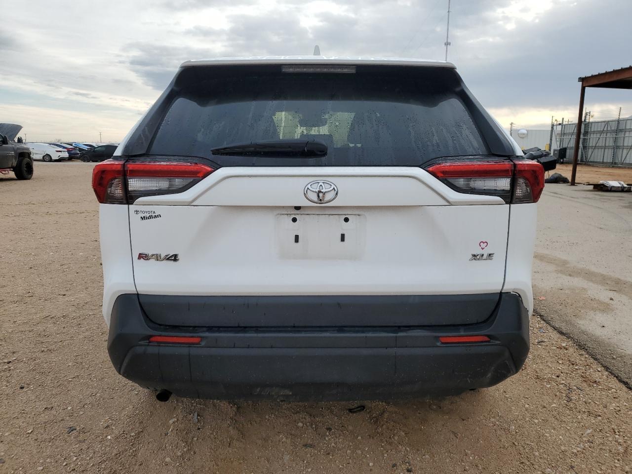 2022 TOYOTA RAV4 XLE - Image 6