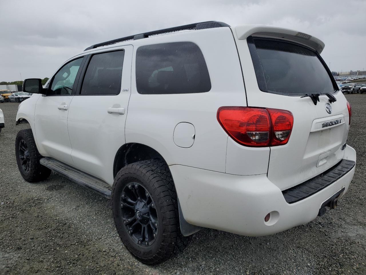 2014 TOYOTA SEQUOIA SR - Фото 2