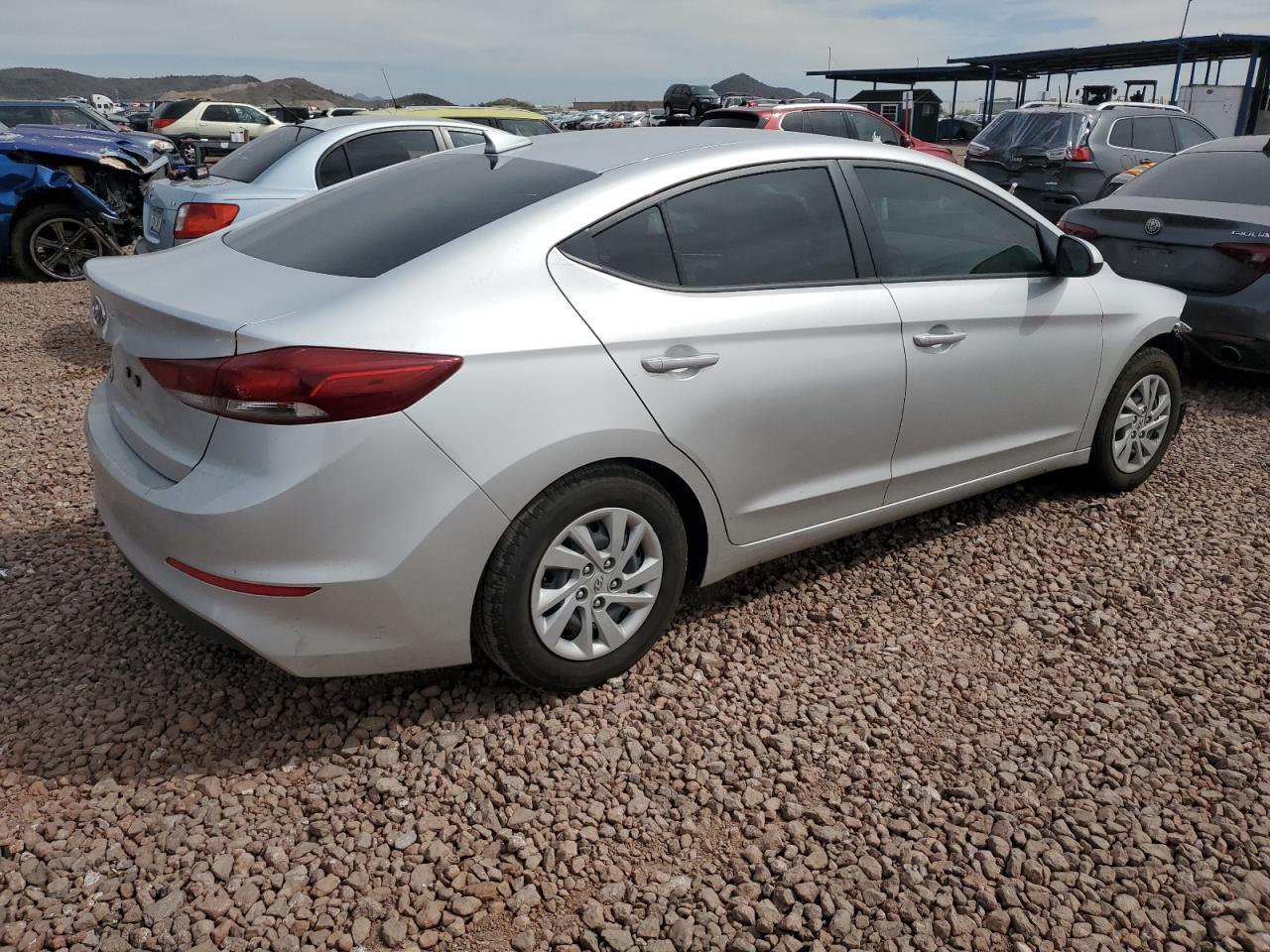 2018 HYUNDAI ELANTRA SE - Фото 3