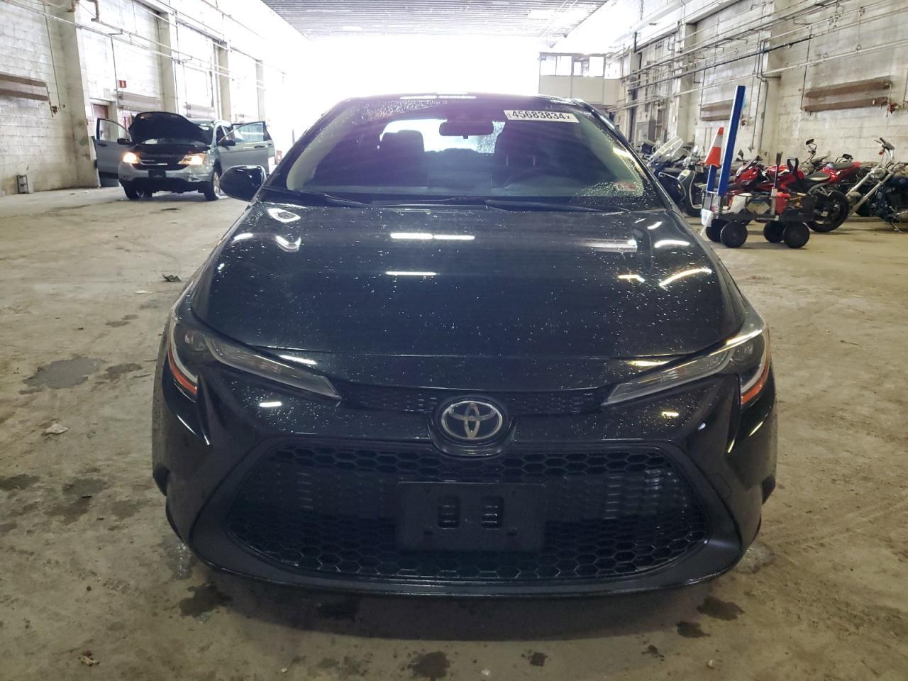 2020 TOYOTA COROLLA LE - Фото 5