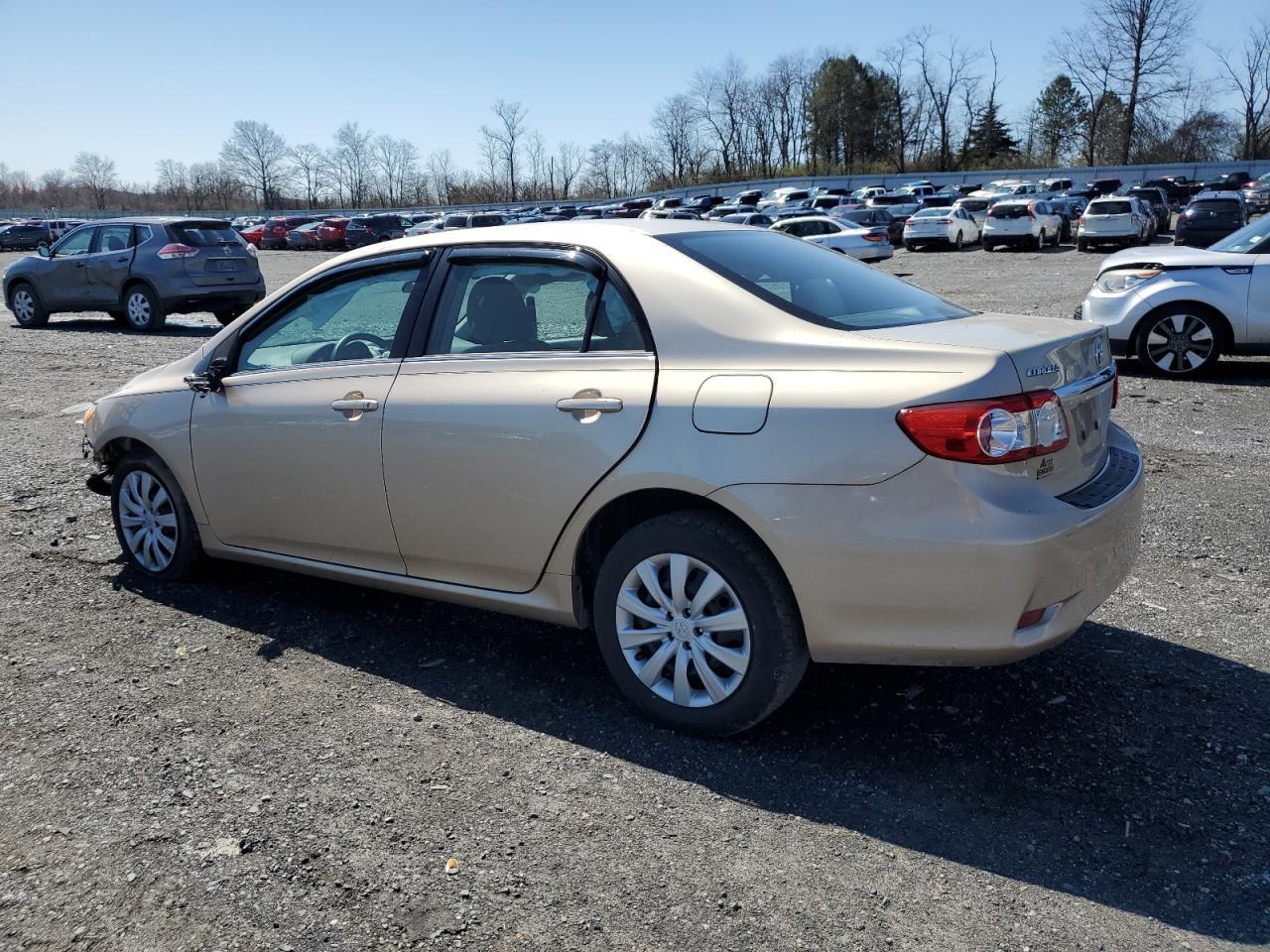 2013 TOYOTA COROLLA BA - Фото 2