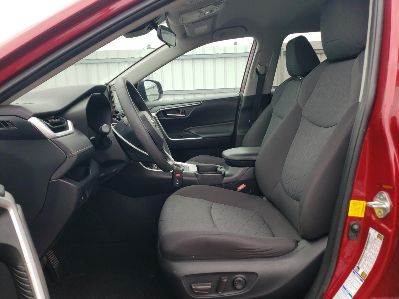 2020 TOYOTA RAV4 XLE - Image 7