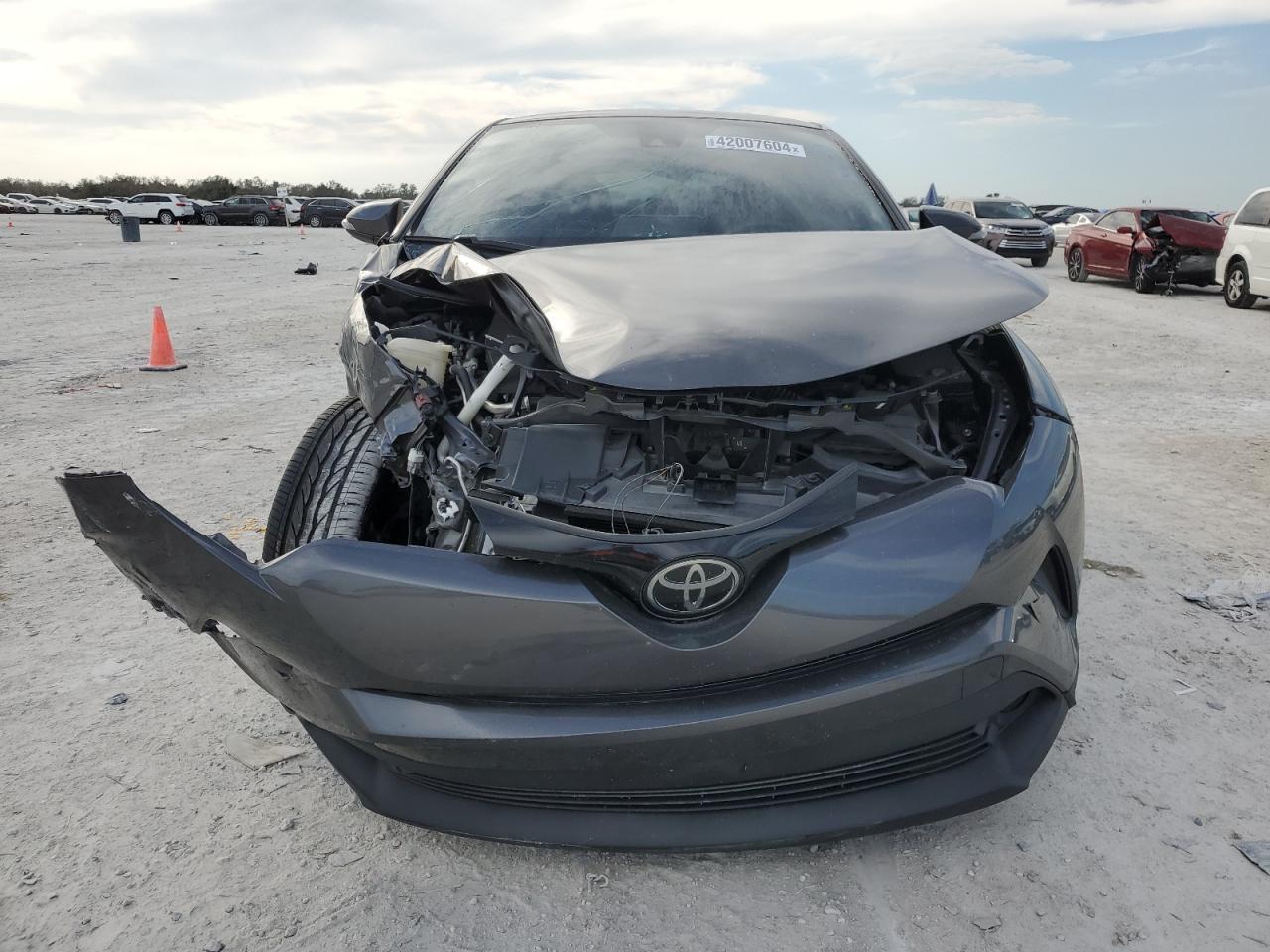 2019 TOYOTA C-HR XLE - Фото 5
