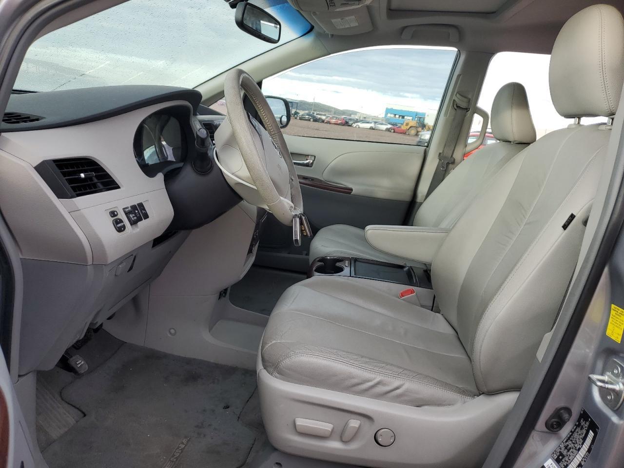 2011 TOYOTA SIENNA XLE - Фото 7