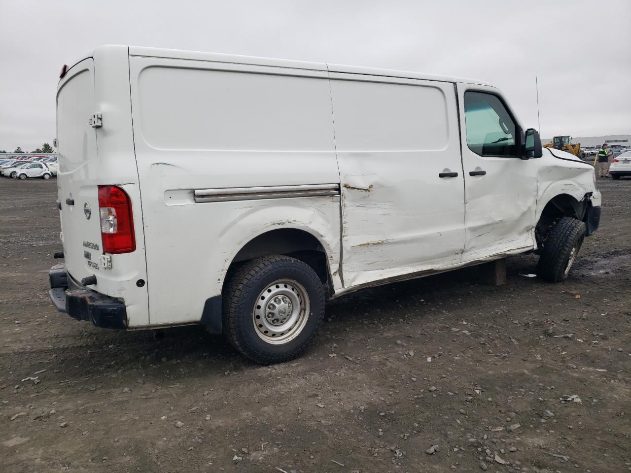 2015 NISSAN NV 1500 - Фото 3