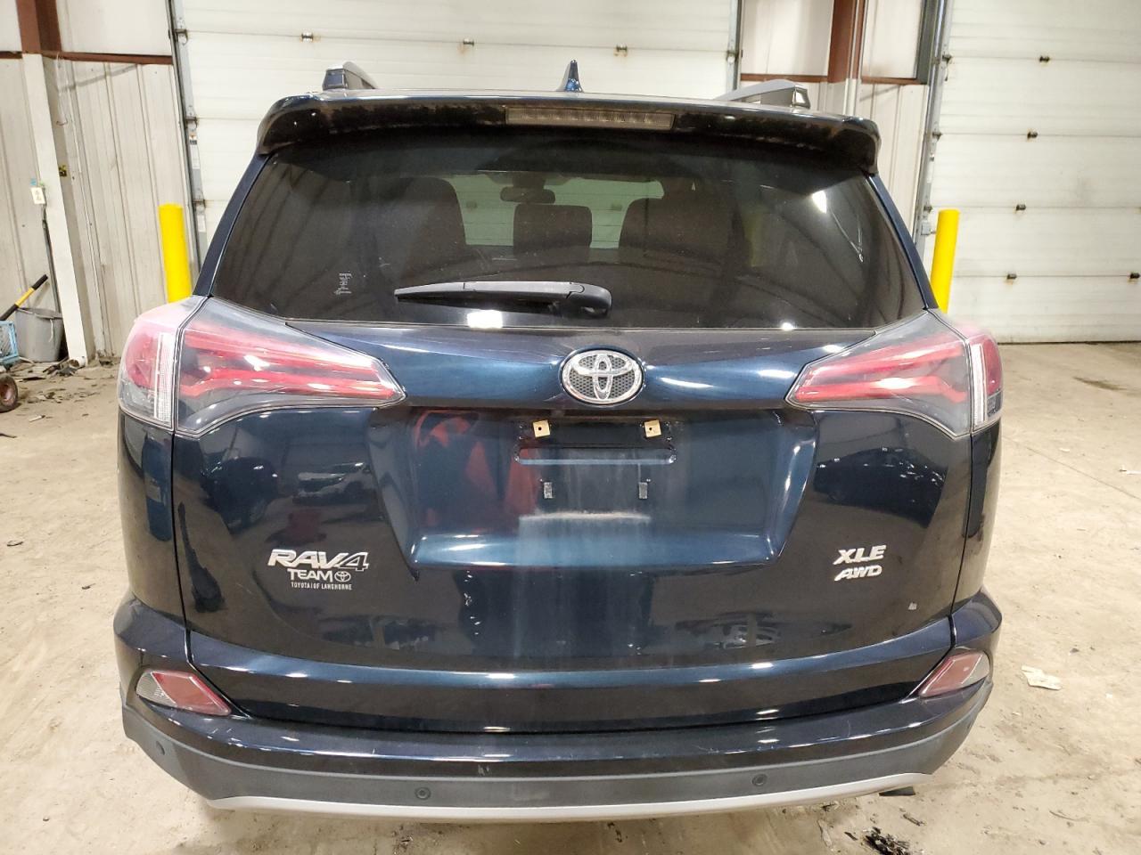 2017 TOYOTA RAV4 XLE - Image 6