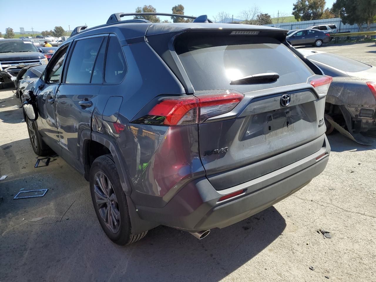2024 TOYOTA RAV4 XLE P - Фото 2
