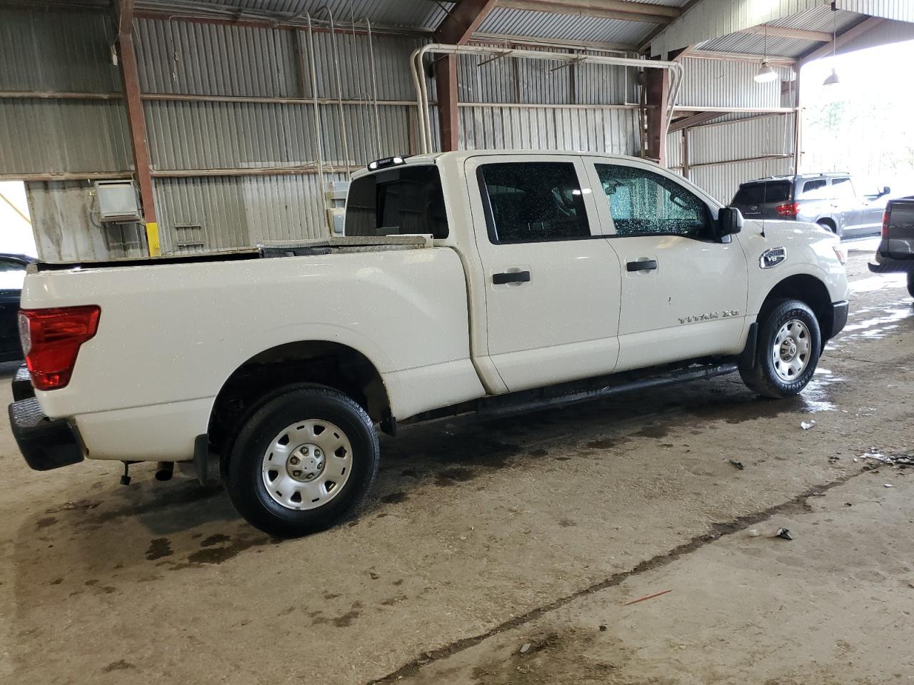 2017 NISSAN TITAN XD S - Фото 3