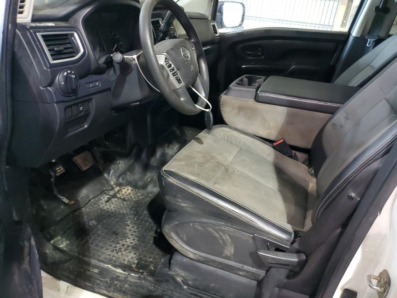 2017 NISSAN TITAN XD S - Фото 7