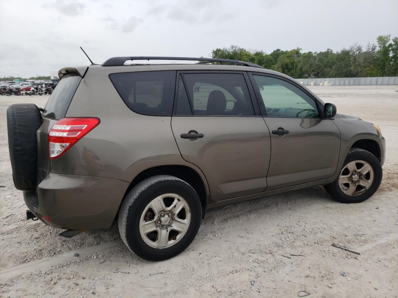 2011 TOYOTA RAV4 - Фото 3