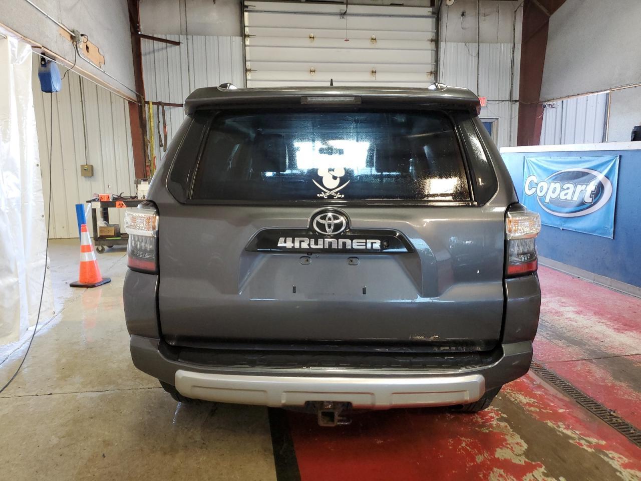 2017 TOYOTA 4RUNNER SR - Фото 6