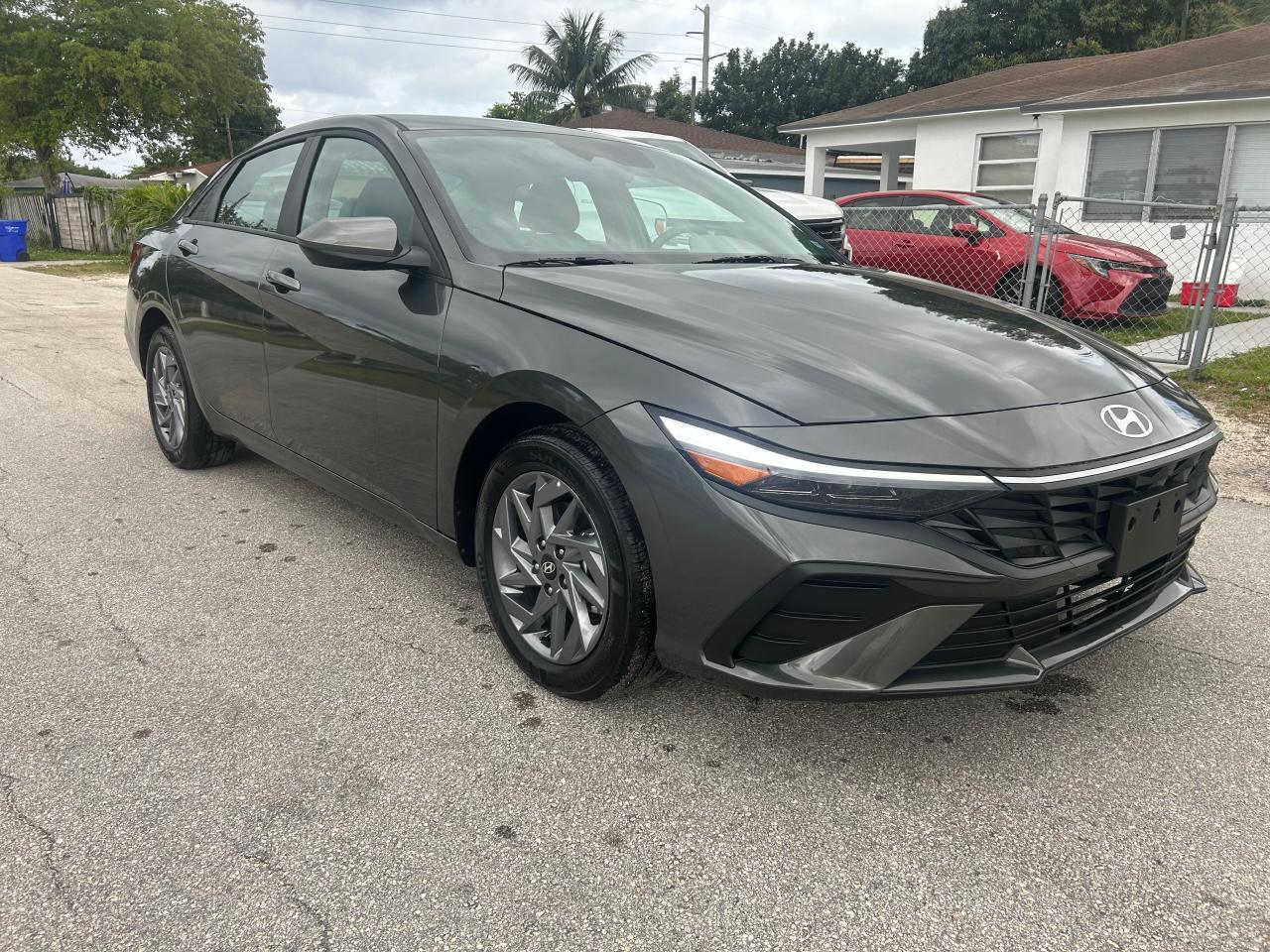 2024 HYUNDAI ELANTRA SE