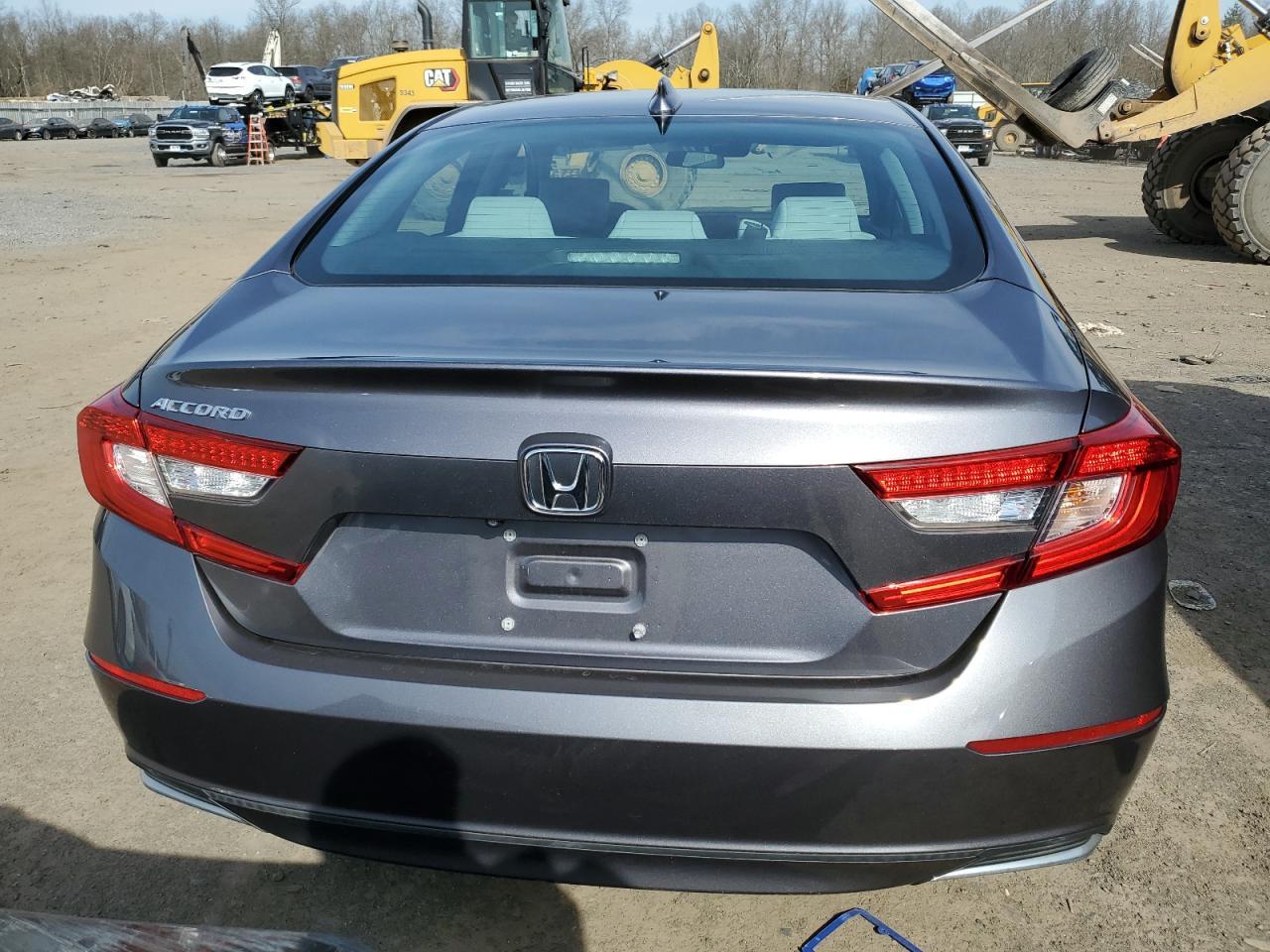 2018 HONDA ACCORD LX - Image 6