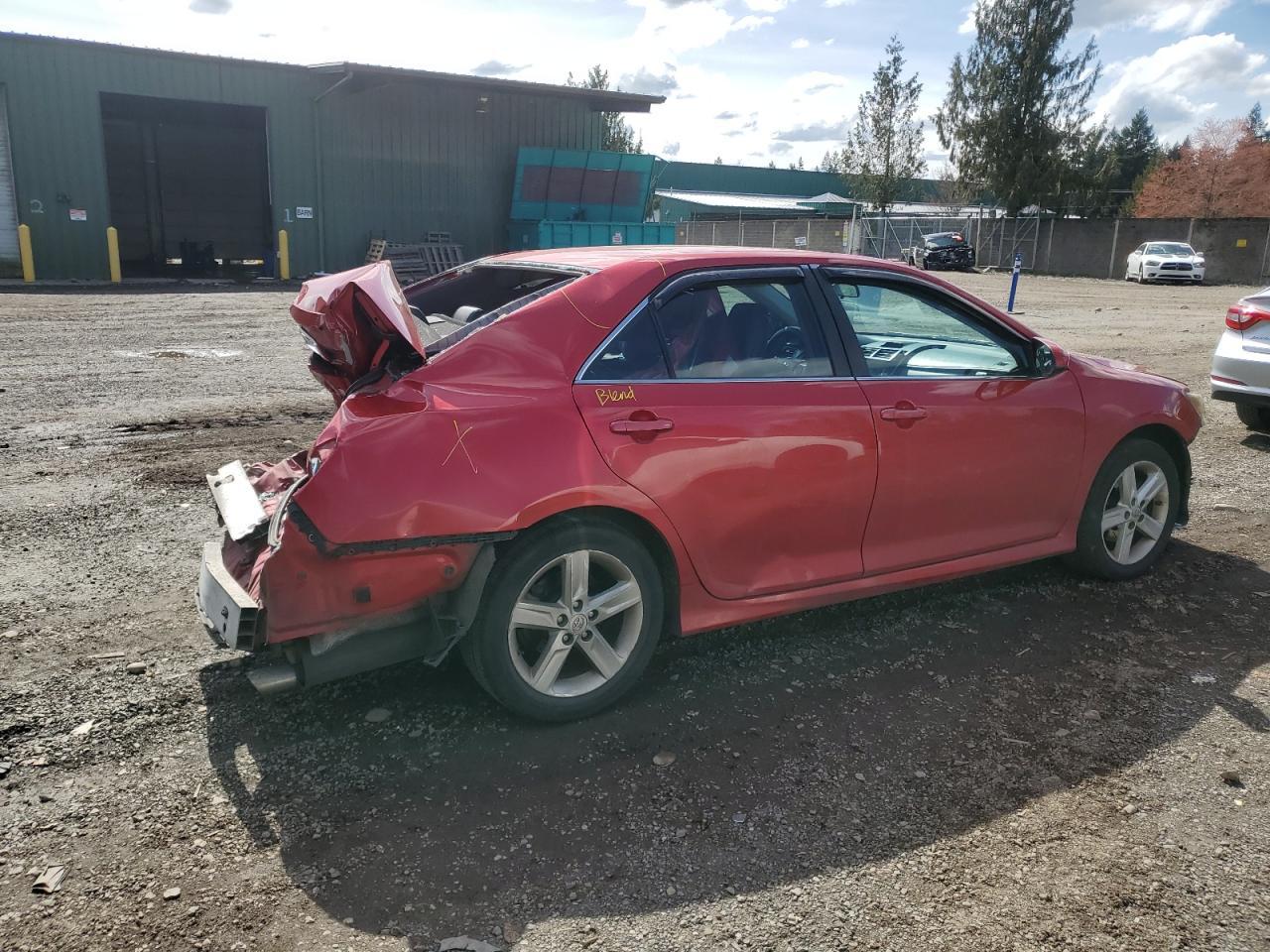 2013 TOYOTA CAMRY L - Фото 3