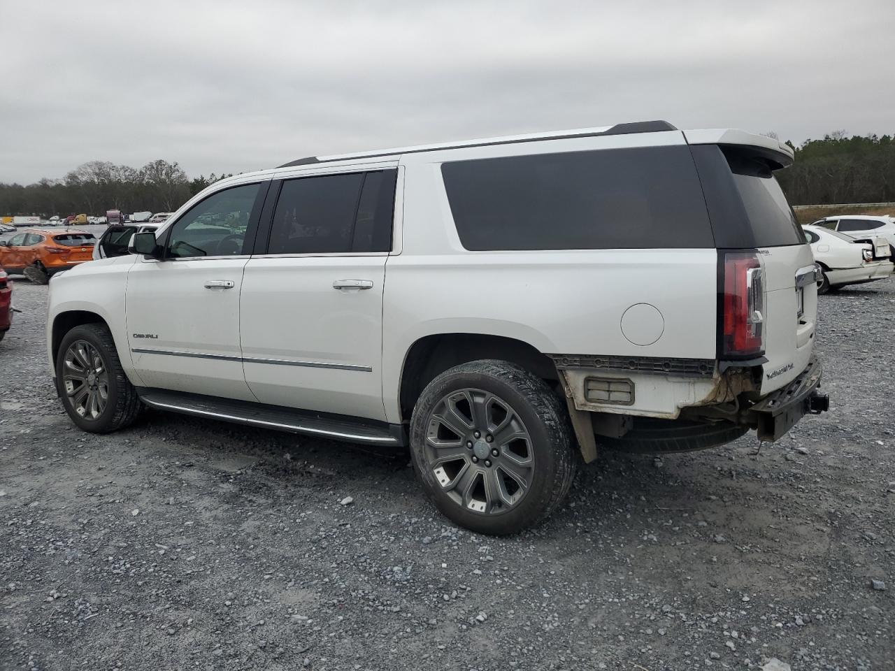 2016 GMC YUKON XL D - Image 2