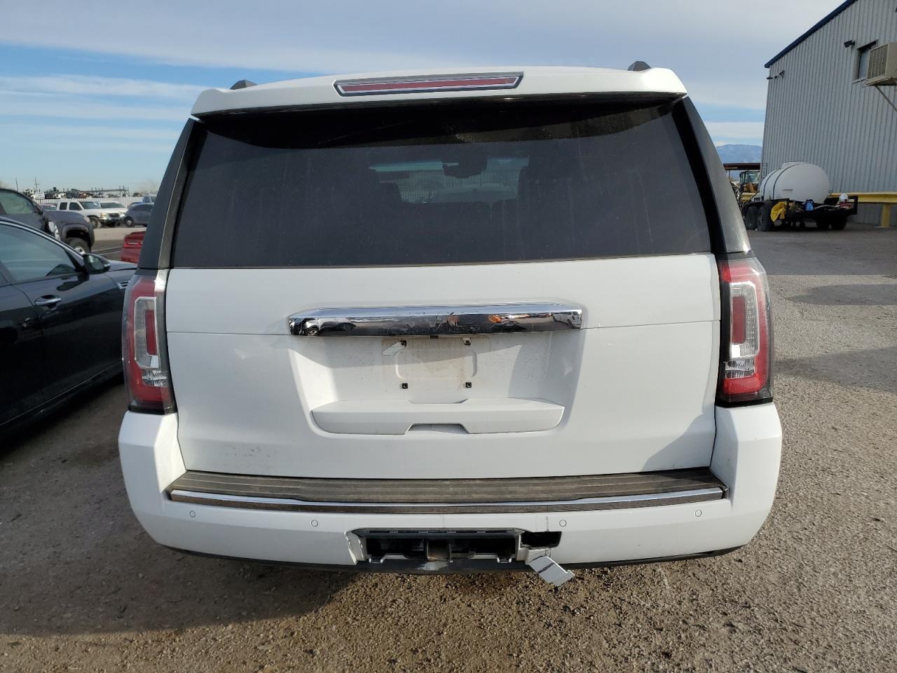 2017 GMC YUKON DENA - Фото 6