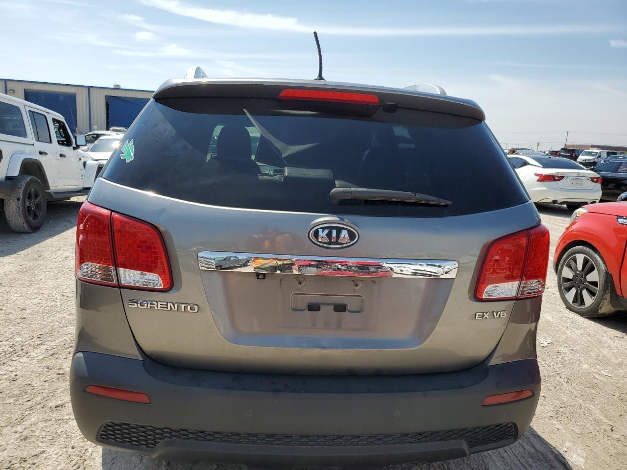 2012 KIA SORENTO EX - Image 6