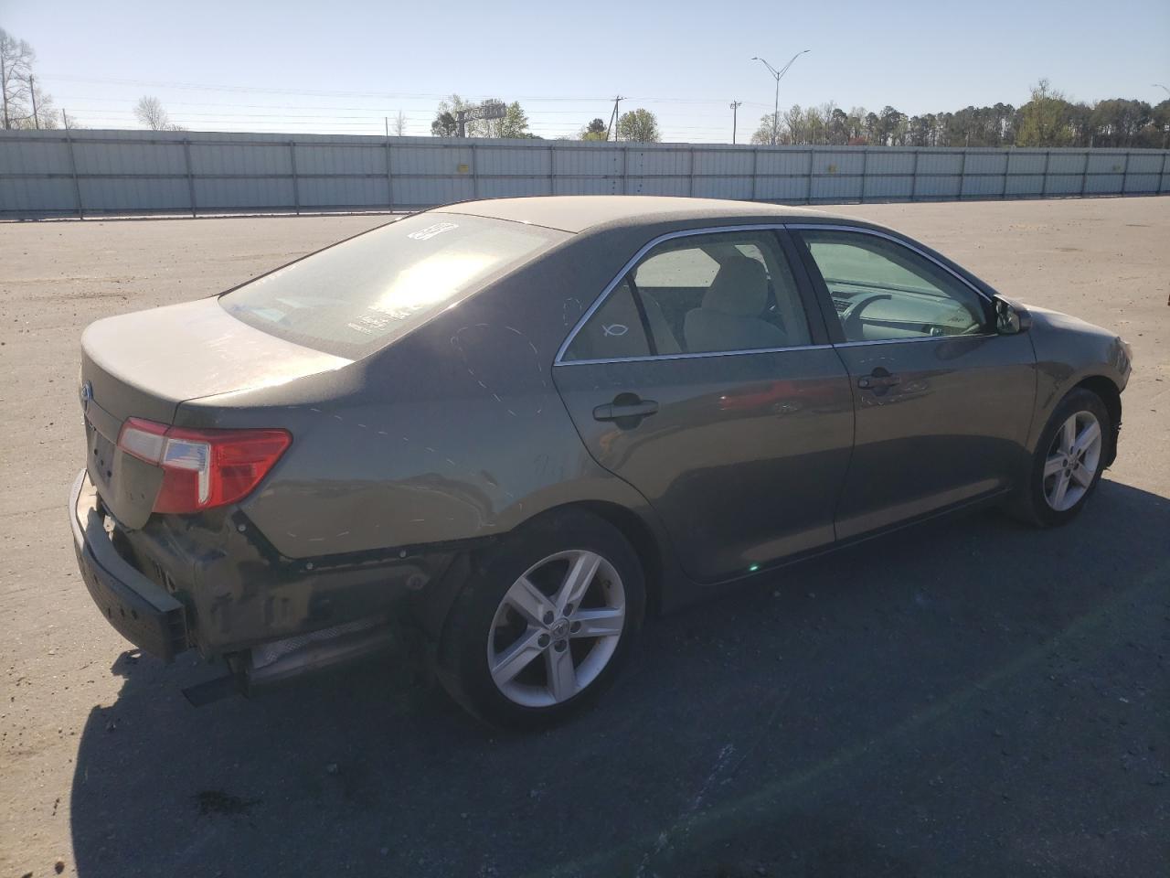2014 TOYOTA CAMRY L - Image 3