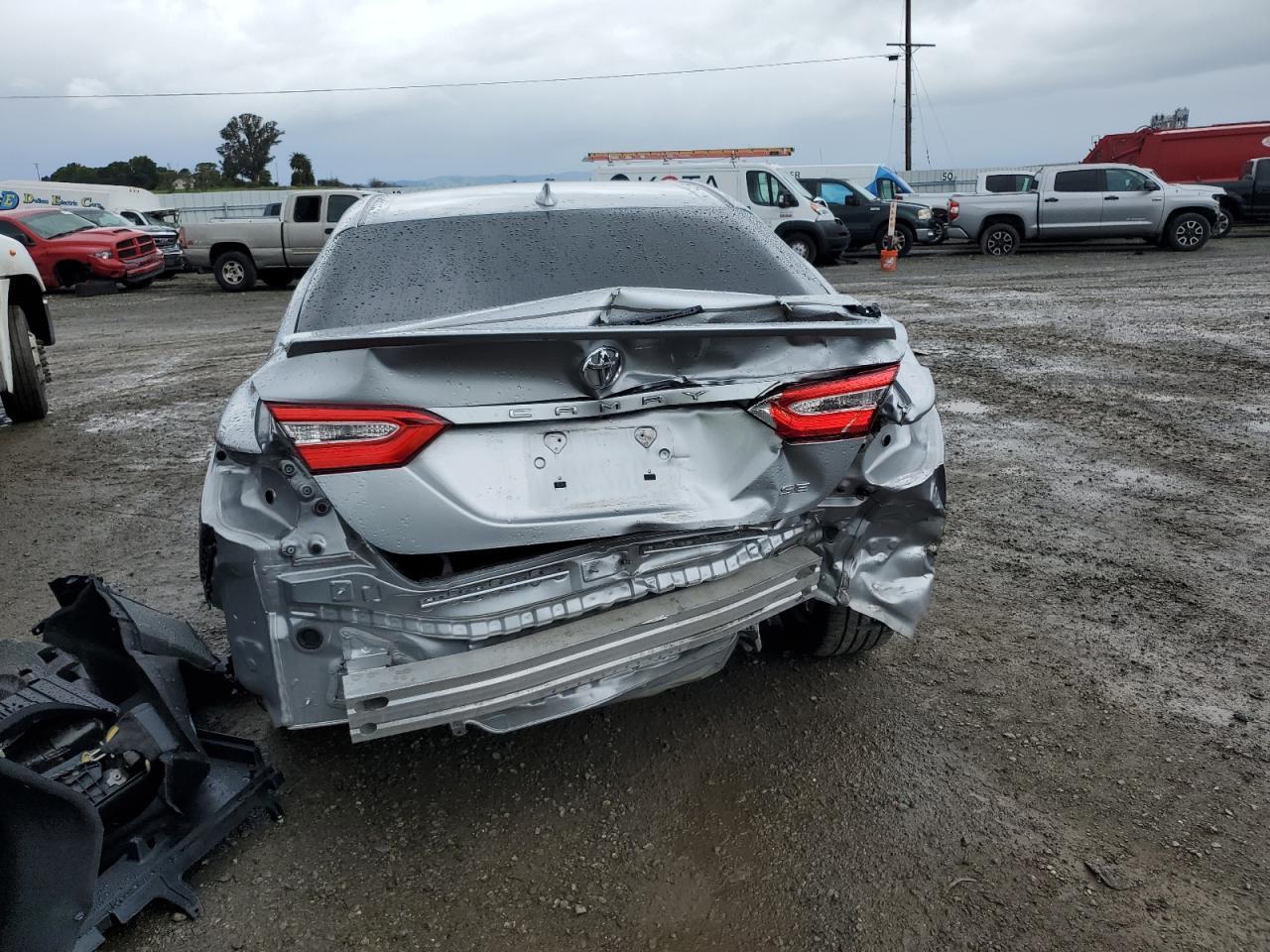 2020 TOYOTA CAMRY SE - Фото 6