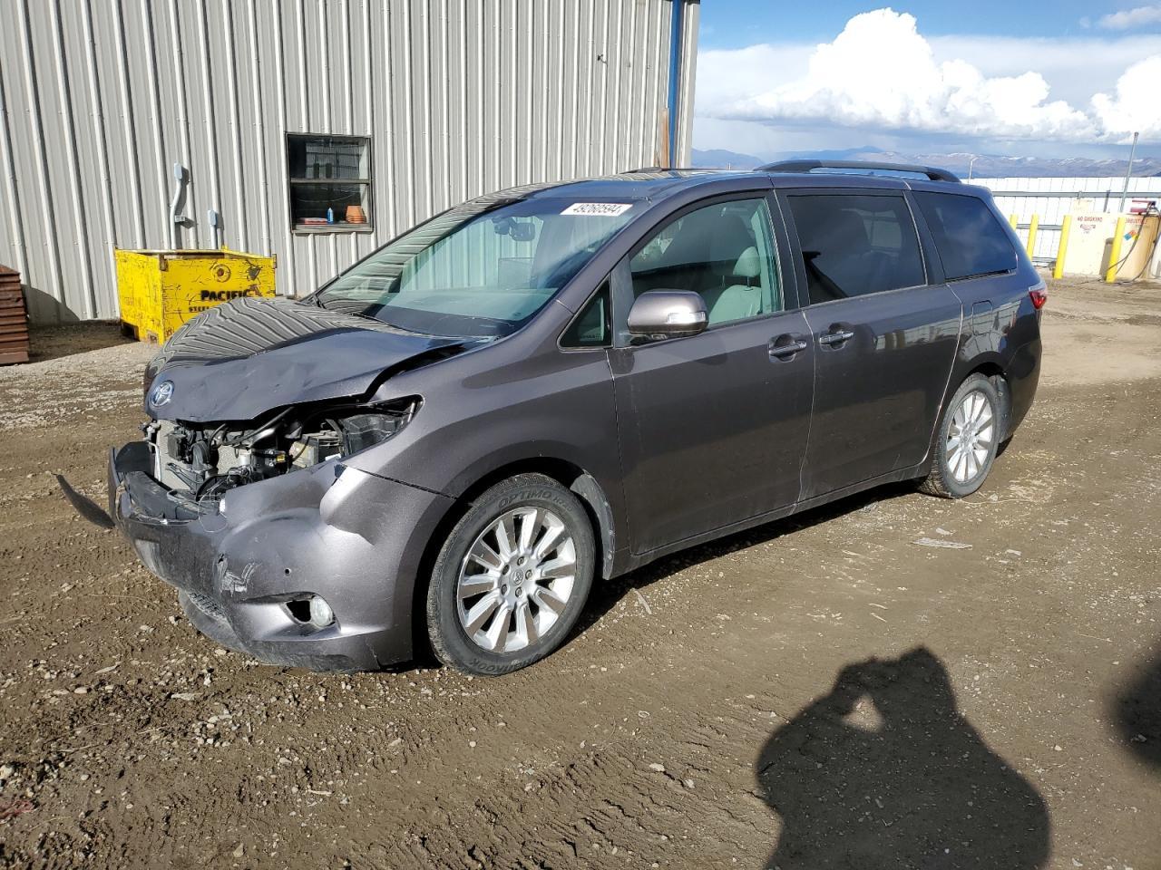 2015 TOYOTA SIENNA XLE
