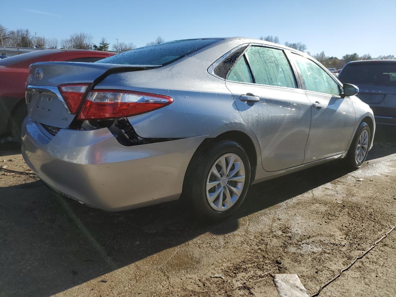 2015 TOYOTA CAMRY LE - Фото 3