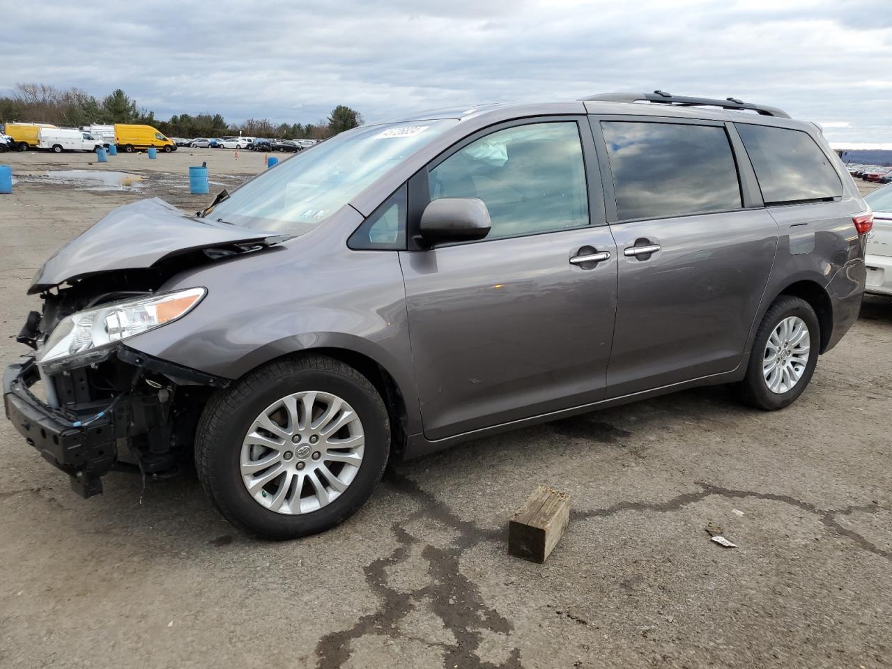 2015 TOYOTA SIENNA XLE car image