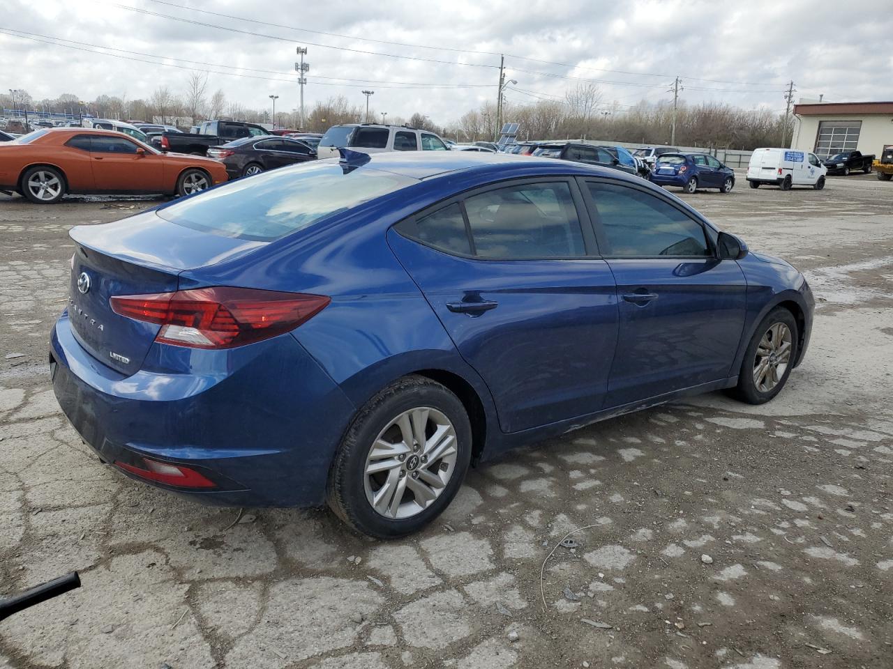 2019 HYUNDAI ELANTRA SE - Фото 3